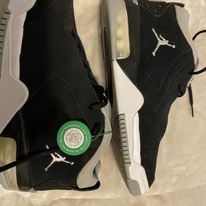 Mens: Jordan Big Fund
Black Metallic Silver University Red